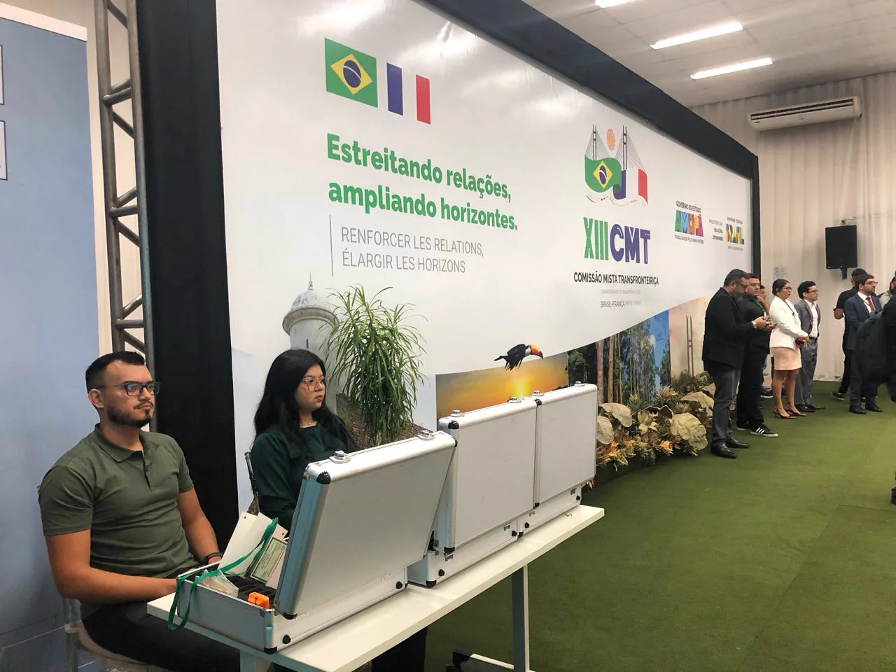 Interpretação simultânea Comissão Mista Brasil-França